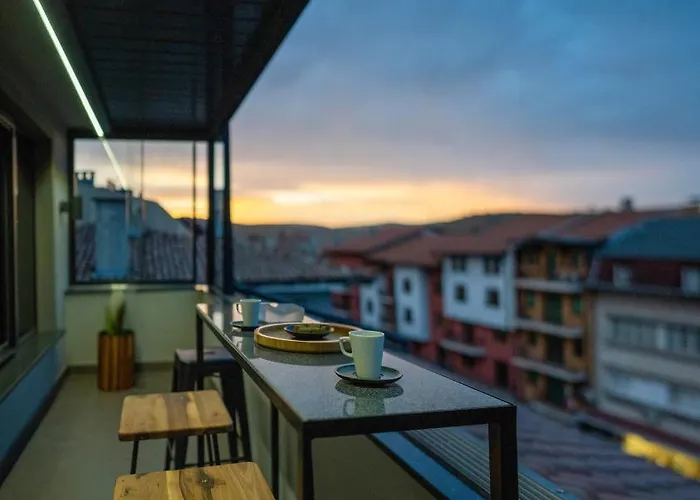 Old Town Apartment *